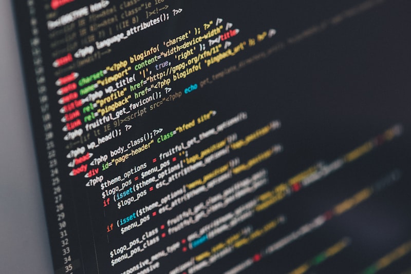 Layar monitor menampilkan kode program